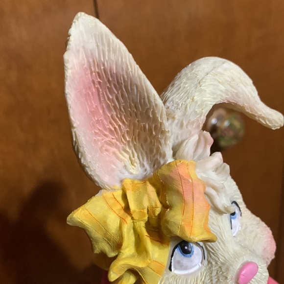 SPRING BUNNY BRINGING YOU A BUSHEL OF FLOWERS- Cute Mantel / Tabletop piece - Picture 9 of 10